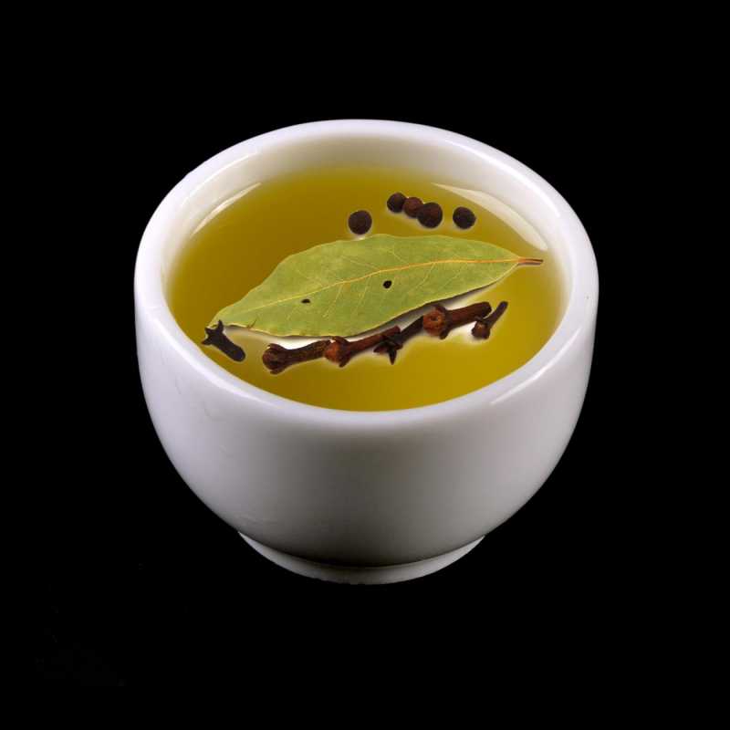 Esenciální olej Bobkový list je vyroben parní destilací listů rostliny Laurus nobilis. Je známý svými účinky na nervový systém . Má antispazmické