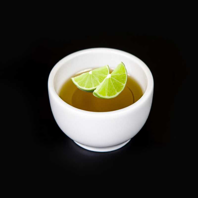 Esenciální olej limetka lisovaná se získává parní destilací z plodů malého stále zeleného stromu, který velmi nápadně připomíná citroník. Plo