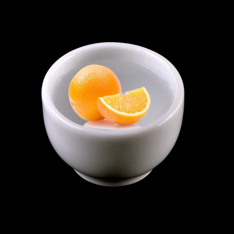 Pomeranč má osvěžující citrusovou vůni. Má světle žlutou barvu. Má antidepresivní účinky a zmírňuje stres. Pomáhá v boji proti celulitidě a z