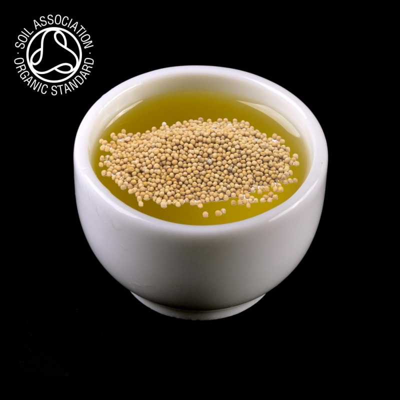 Hořčicový olej se získává lisováním za studena ze semen pěstovaných a sklizených v Indii. Obsahuje vysoké množství antioxidantů, vitamín E a ome