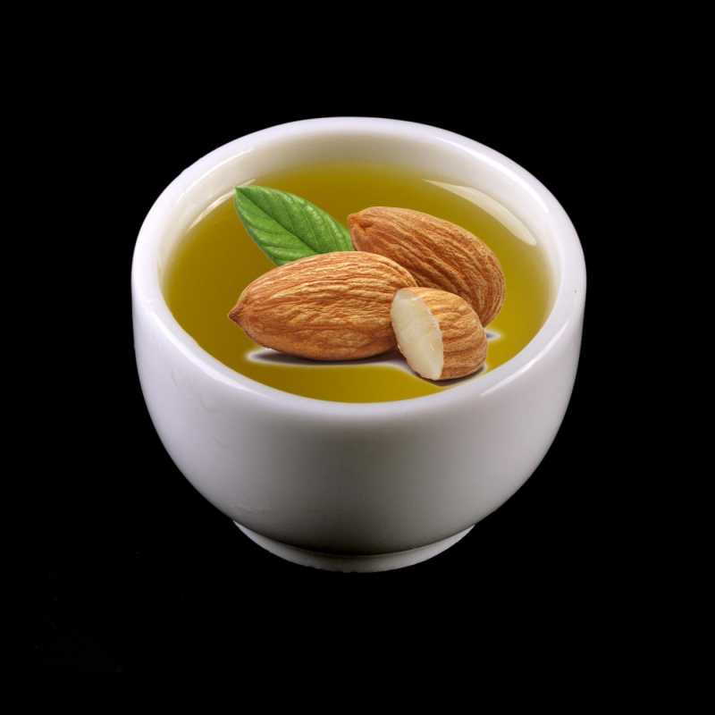 Mandlový olej patří k základním olejům při výrobě kosmetiky. Je to nosný olej mnoha produktů, skvěle se kombinuje s jinými oleji. Mandlový olej ob