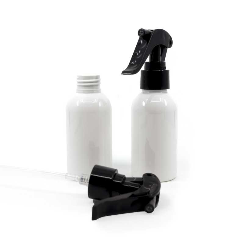 Plastová láhev bílá, černý pákový rozprašovač, 100 ml