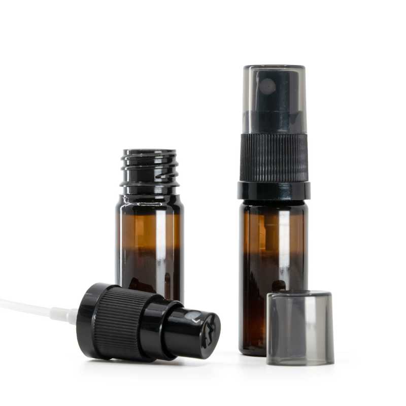 Plastová lahvička hnědá, černý rozprašovač, dýmový kryt, 10 ml