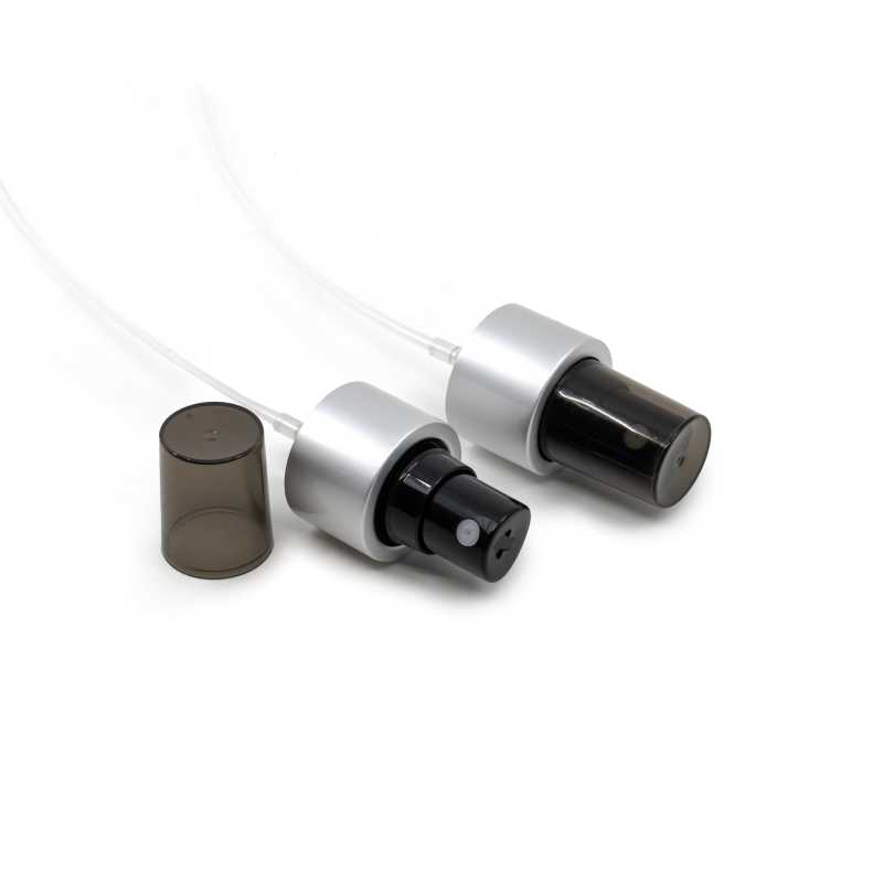 Černý plastový rozprašovač s černým průhledným víčkem a hrdlem ve stříbrném matném provedení, průměr 24 mm.
Délka trubice je 180 mm.
Upozor