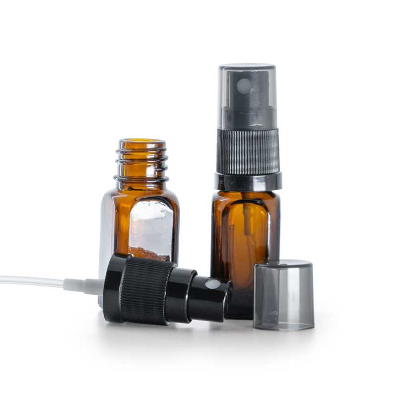 Skleněná lahvička hranatá, černý rozprašovač, dýmový kryt, 10 ml