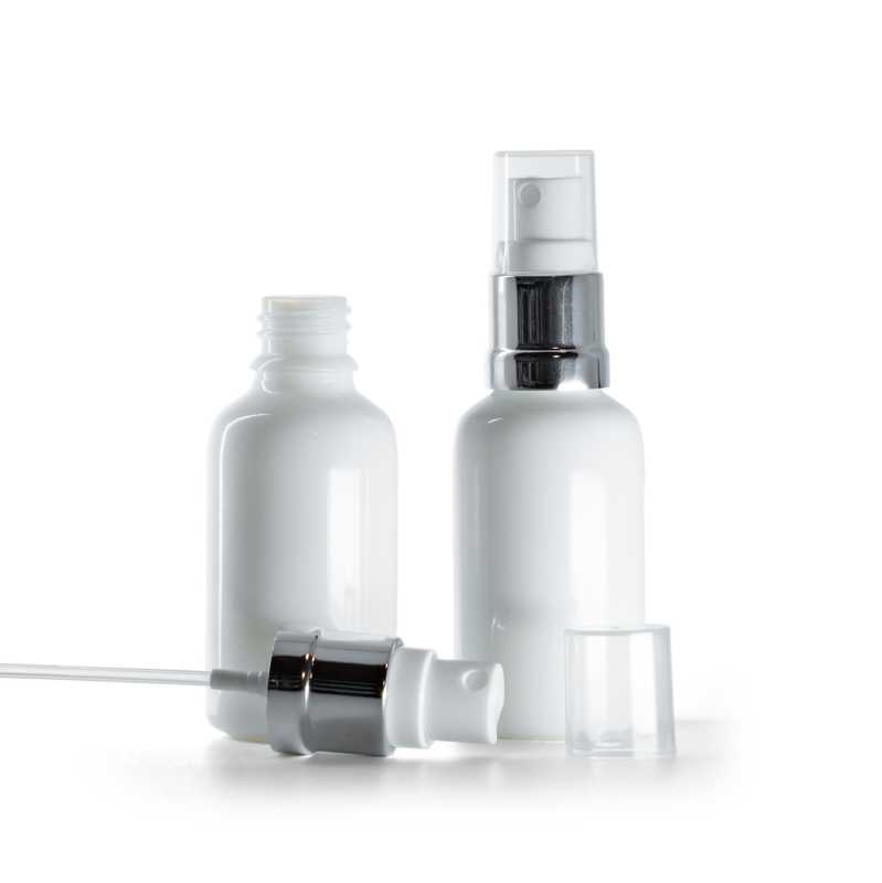 Bílá skleněná lahvička s bílostříbrným rozprašovačem, 30 ml
