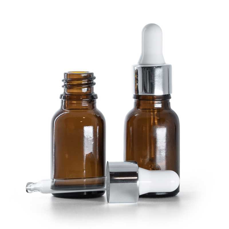 Hnědá skleněná lahvička s lesklou stříbrnou pipetou 15 ml