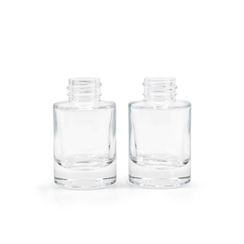 Skleněná láhev je vyrobena ze silného průhledného skla se silným dnem. Používá se k uchovávání tekutin.Objem: 10 ml, celkový objem 15 mlVýška l