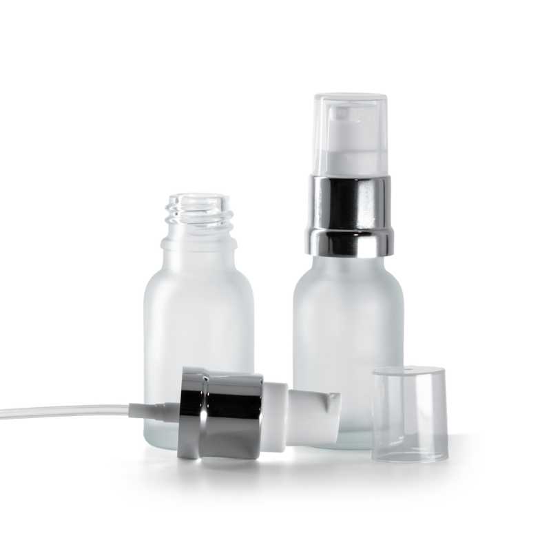Průhledná matná skleněná lahvička, lesklý stříbrno-bílý dávkovač, 15 ml