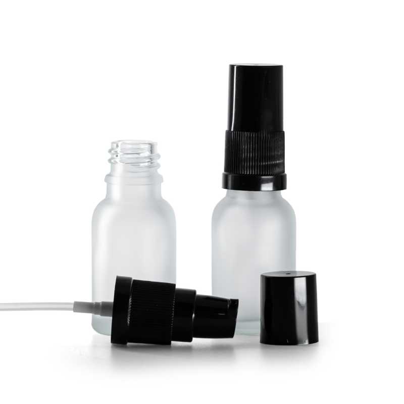 Průhledná matná skleněná lahvička s černým dávkovačem krému a černým víčkem, 15 ml