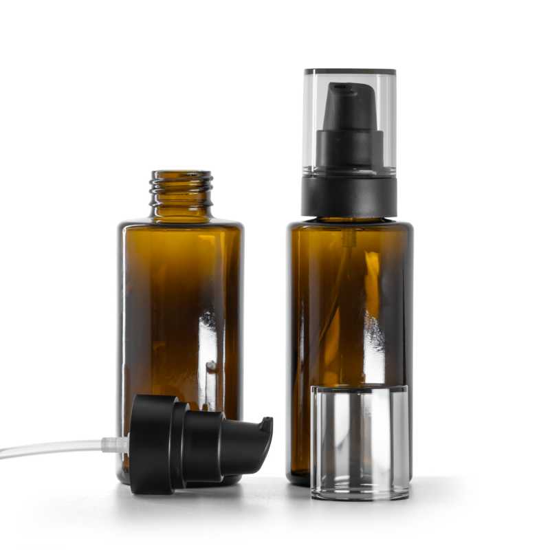 Hnědá skleněná lahvička, rovné hrdlo, 24 mm, černý dávkovač s kouřovým víčkem, 100 ml