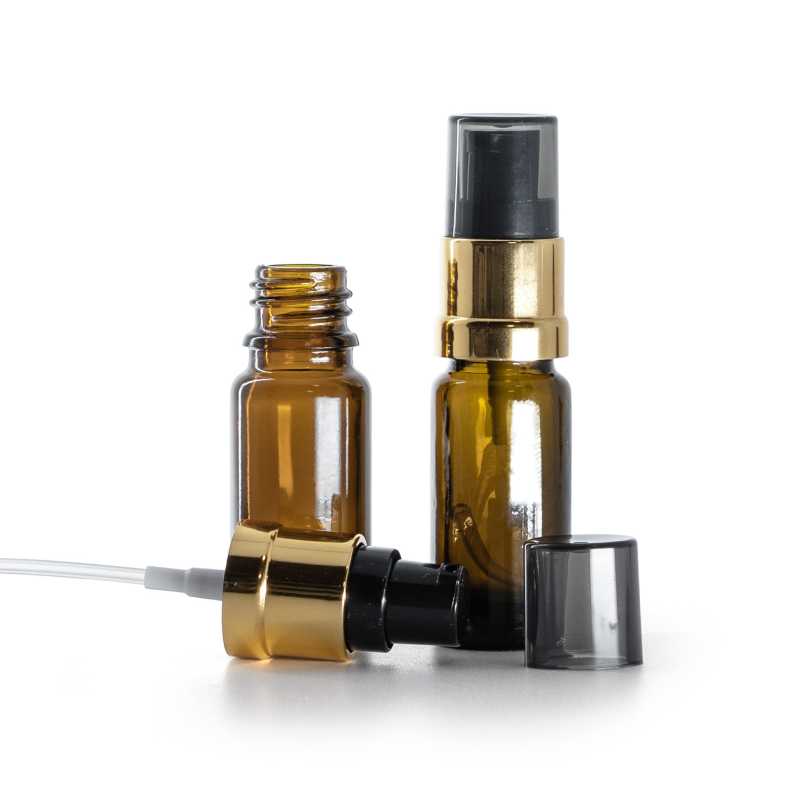 Skleněná lékovka typ B, vysoká, hnědá, lesklá černo‑zlatá pumpička s dýmovým krytem, 10 ml