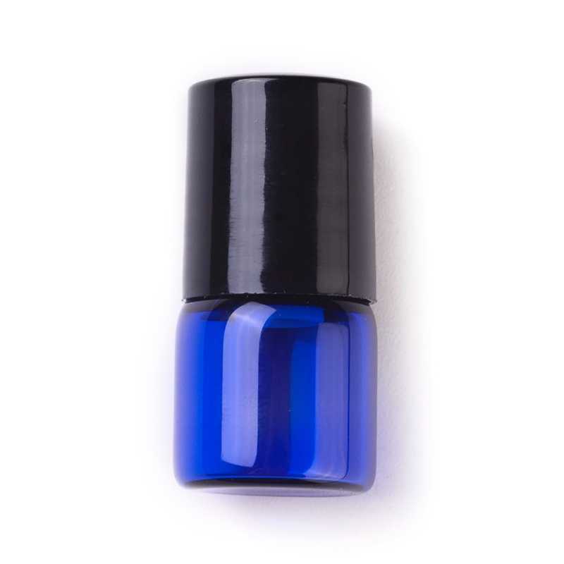 Skleněný roll-on s plastovým víčkem v průhledné modré barvě o objemu pouhé 3 ml.
Kulička v roll-onu je kovová nebo skleněná a snadno se pohybuje 